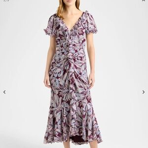 Cinq à Sept


Clio Tulip-Print Ruffled Midi-Dress